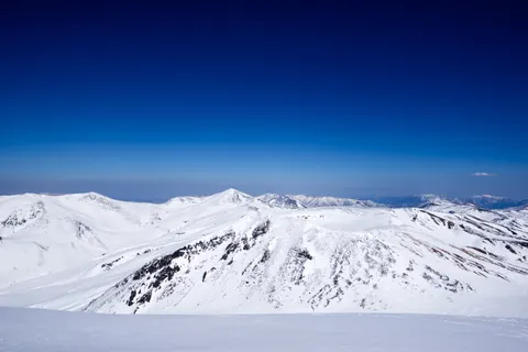Papel de parede Montanhas de Inverno 4K · winter · 3840×2563