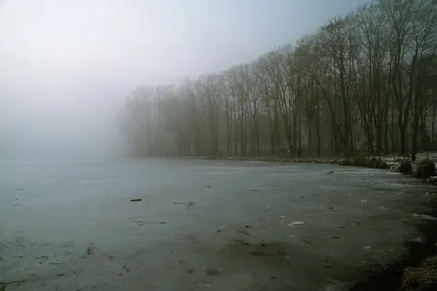 خلفية بحيرة شتوية بدقة 4K · winter · 3840×2560