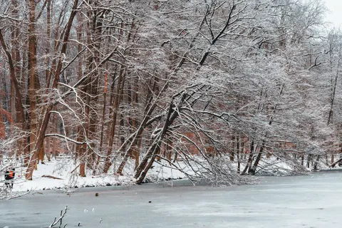 Winter Lake 4K Wallpaper · winter · 3840×2560