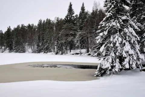 خلفية بحيرة شتوية بدقة 4K · winter · 3840×2560