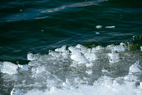 خلفية بحيرة شتوية بدقة 4K · winter · 3840×2560