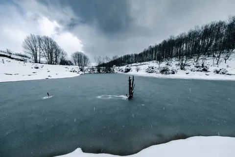 Обои Зимнее озеро 4K · winter · 3840×2560