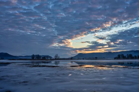 خلفية بحيرة شتوية بدقة 4K · winter · 3840×2560