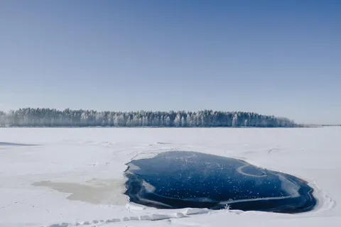 Papel de parede Lago de Inverno 4K · winter · 3840×2560