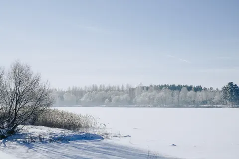 Winter Lake 4K Wallpaper · winter · 3840×2560