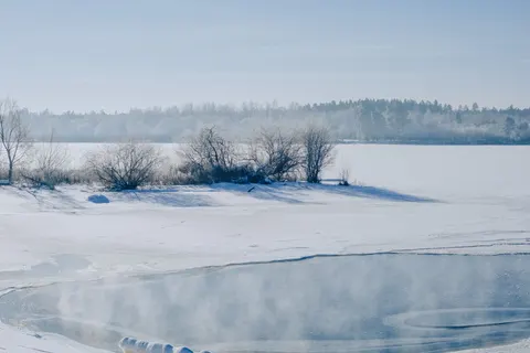 والپیپر دریاچه زمستانی با کیفیت 4K · winter · 3840×2560