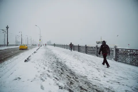 Wallpaper Salju Turun 4K · winter · 3840×2561