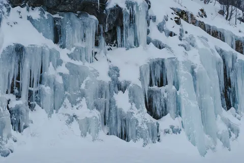 Frozen Waterfall 4K Wallpaper · nature · 3840×2560