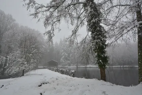 Hình nền Cabin Tuyết Trắng 4K · winter · 3840×2560