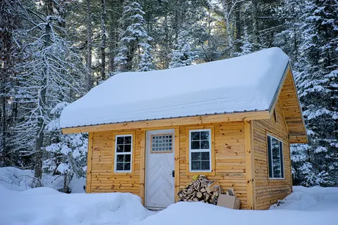 Hình nền Cabin Tuyết Trắng 4K · winter · 3840×2560
