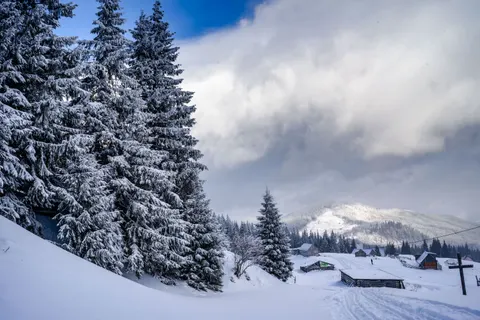 Обои Зимняя хижина 4K · winter · 3840×2560