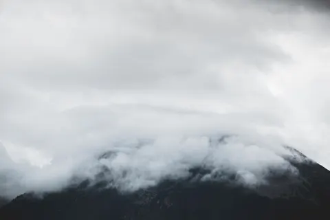 Karanlık Dağlar 4K Duvar Kağıdı · dark · 3840×2560