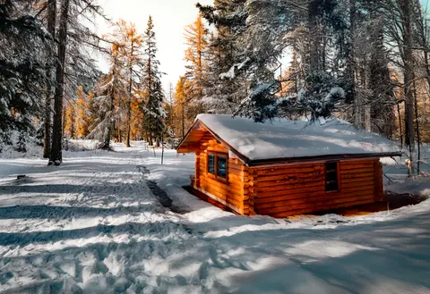 خلفية كوخ شتوي بدقة 4K · winter · 3840×2633