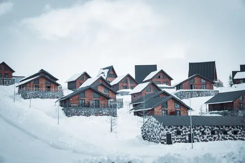雪の山小屋 4K壁紙 · winter · 3840×2560