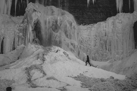 Frozen Waterfall 4K Wallpaper · nature · 3840×2560