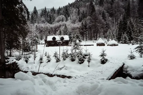 雪の山小屋 4K壁紙 · winter · 3840×2560
