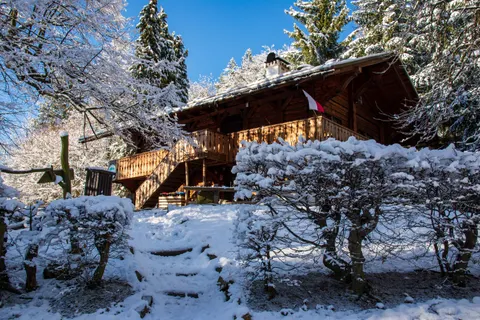 Winter Cabin 4K Wallpaper · winter · 3840×2563