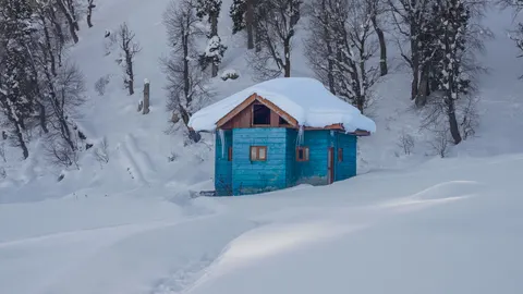Winter Cabin 4K Wallpaper · winter · 3840×2159
