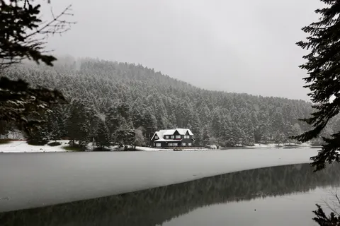 Hình nền Cabin Tuyết Trắng 4K · winter · 3840×2560