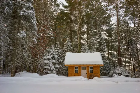 Wallpaper Pondok Musim Dingin 4K · winter · 3840×2563