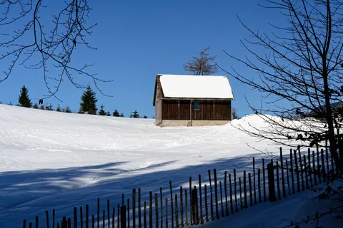 Обои Зимняя хижина 4K · winter · 3840×2560