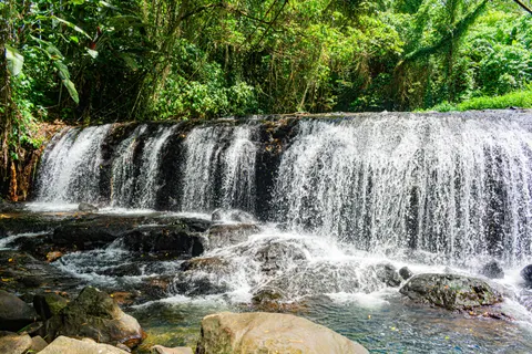 Hình nền Thác Nước Nhiệt Đới 4K · tropical · 3840×2560