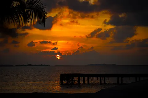 Tropical Sunset 4K Wallpaper · tropical · 3840×2560