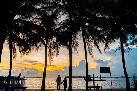 Tropical Sunset 4K Wallpaper · tropical · 3840×2560