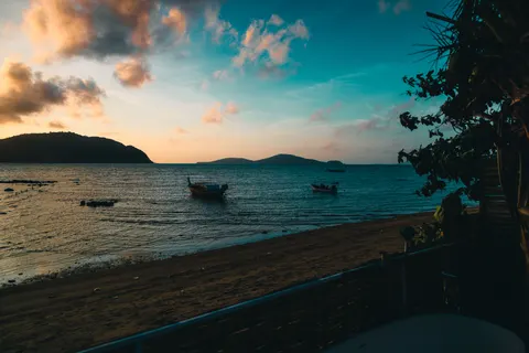 Tropical Sunset 4K Wallpaper · tropical · 3840×2561