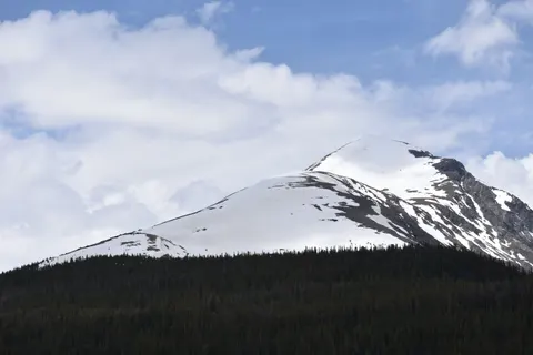 Snowy Mountain Peak 4K Wallpaper · mountains · 3840×2560