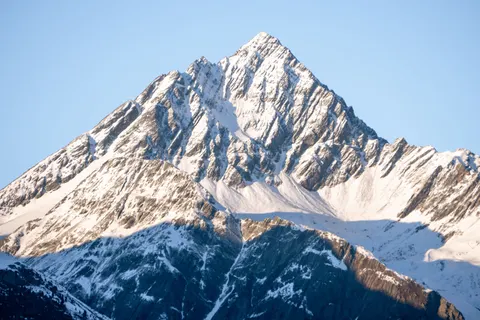 Snowy Mountain Peak 4K Wallpaper · mountains · 3840×2560