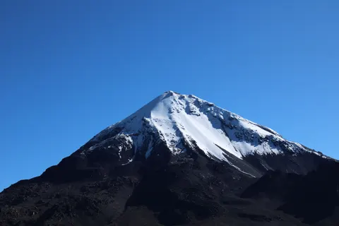 Snowy Mountain Peak 4K Wallpaper · mountains · 3840×2560