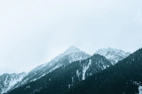 Snowy Mountain Peak 4K Wallpaper · mountains · 3840×2560