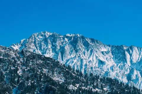 Snowy Mountain Peak 4K Wallpaper · mountains · 3840×2560