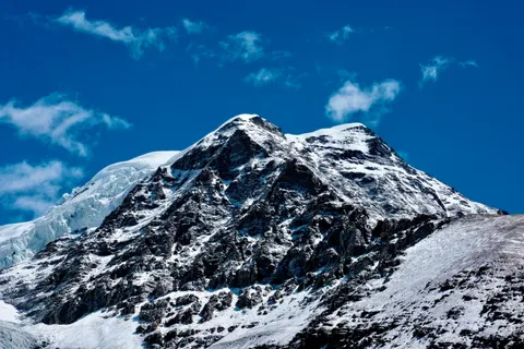 Snowy Mountain Peak 4K Wallpaper · mountains · 3840×2560
