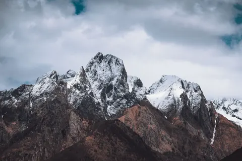 Snowy Mountain Peak 4K Wallpaper · mountains · 3840×2560