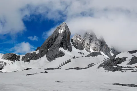 Snowy Mountain Peak 4K Wallpaper · mountains · 3840×2560