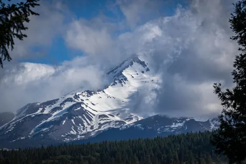 Snowy Mountain Peak 4K Wallpaper · mountains · 3840×2560