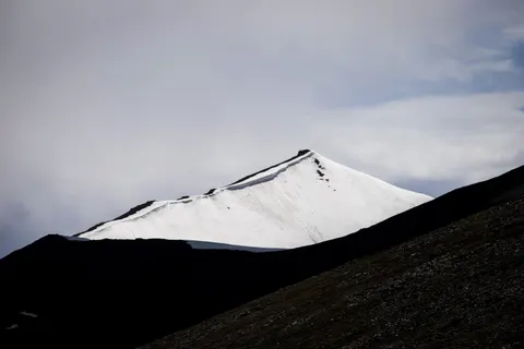 Snowy Mountain Peak 4K Wallpaper · mountains · 3840×2560