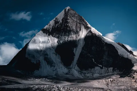 Snowy Mountain Peak 4K Wallpaper · mountains · 3840×2560
