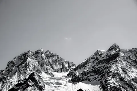 Snowy Mountain Peak 4K Wallpaper · mountains · 3840×2560