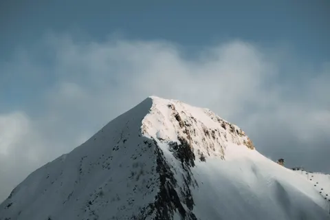 Snowy Mountain Peak 4K Wallpaper · mountains · 3840×2560