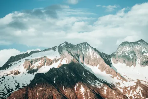 Snowy Mountain Peak 4K Wallpaper · mountains · 3840×2560