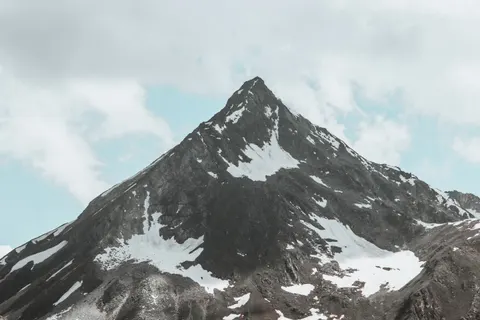 Papel de parede Pico Nevado 4K · mountains · 3840×2560
