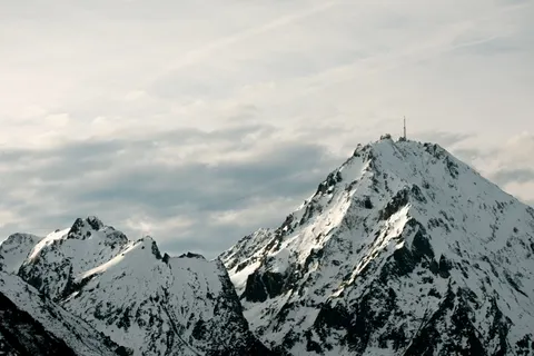 Snowy Mountain Peak 4K Wallpaper · mountains · 3840×2560