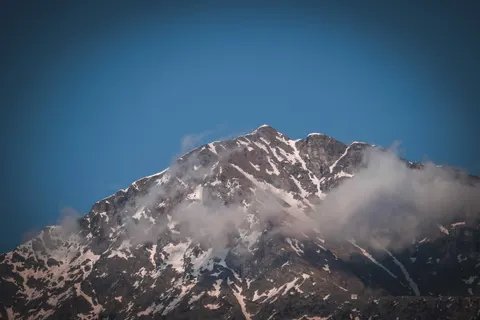 Snowy Mountain Peak 4K Wallpaper · mountains · 3840×2560
