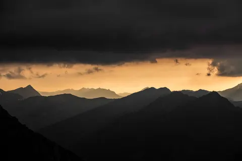 Mountain Range 4K Wallpaper · mountains · 3840×2560