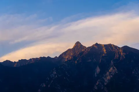 Wallpaper Rangkaian Pegunungan 4K · mountains · 3840×2560