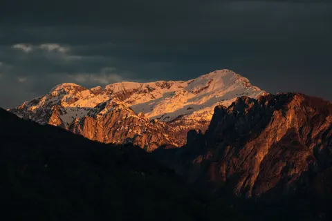 Mountain Range 4K Wallpaper · mountains · 3840×2560