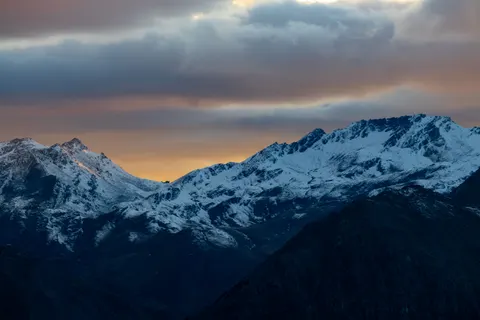 Mountain Range 4K Wallpaper · mountains · 3840×2560